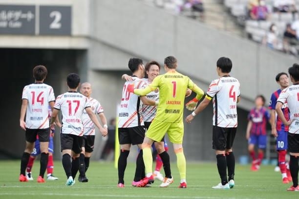 Nagoya Grampus players celebrate their victory after the J.League Levain Cup Semi Final second leg match between FC Tokyo and Nagoya Grampus at...