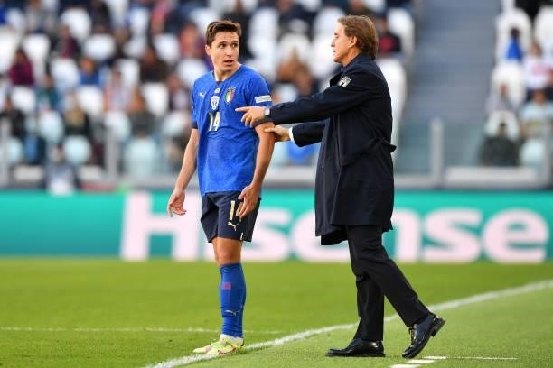 Roberto Mancini, Head Coach of Italy gives instructions to Federico Chiesa of Italy during the UEFA Nations League 2021 Third Place Match between...