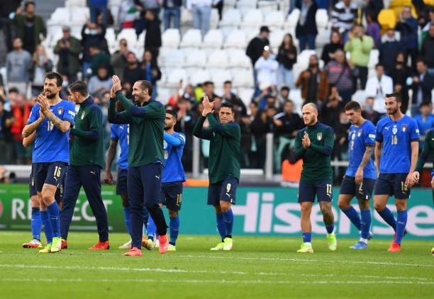 Players of Italy applaudes at the end of the UEFA Nations League 2021 Third Place Match between Italy and Belgium at Juventus Stadium on October 10,...