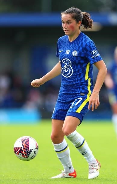 Jessie Fleming of Chelsea controls the ball during the Barclays FA Women's Super League match between Chelsea Women and Leicester City Women at...