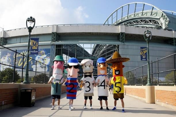 Racing Sausages pictured with "claws up