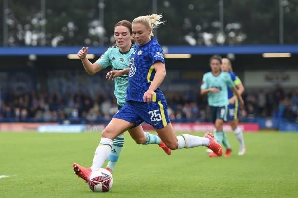 Jonna Andersson of Chelsea is challenged by Shannon O’Brien of Leicester City during the Barclays FA Women's Super League match between Chelsea Women...