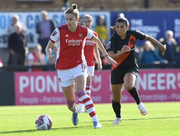 Vivianne Miedema of Arsenal takes on Kenza Dali of Everton during the Barclays FA Women's Super League match between Arsenal Women and Everton Women...