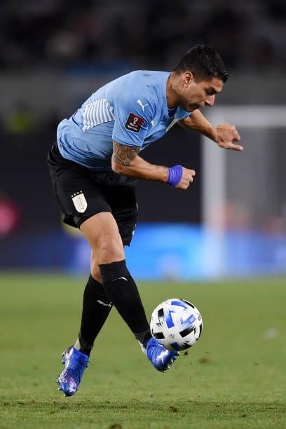 Luis Suarez of Uruguay controls the ball during a match between Argentina and Uruguay as part of South American Qualifiers for Qatar 2022 at Estadio...