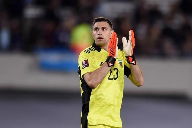 Emiliano Martinez of Argentina gestures during a match between Argentina and Uruguay as part of South American Qualifiers for Qatar 2022 at Estadio...