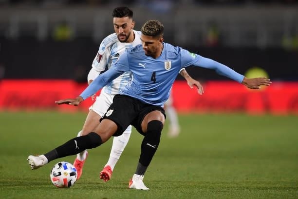 Ronald Araujo of Uruguay fights for the ball with Nicolás Gonzalez of Argentina during a match between Argentina and Uruguay as part of South...