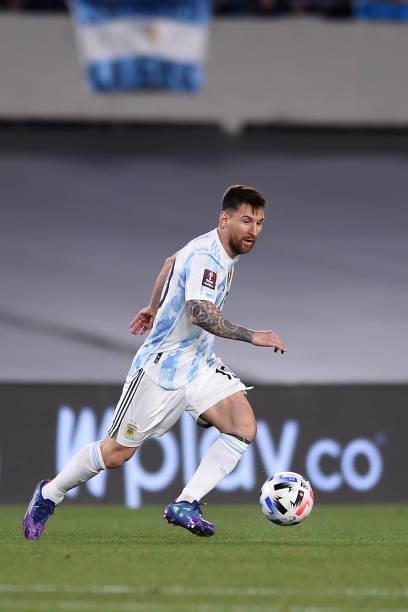 Lionel Messi of Argentina controls the ball during a match between Argentina and Uruguay as part of South American Qualifiers for Qatar 2022 at...