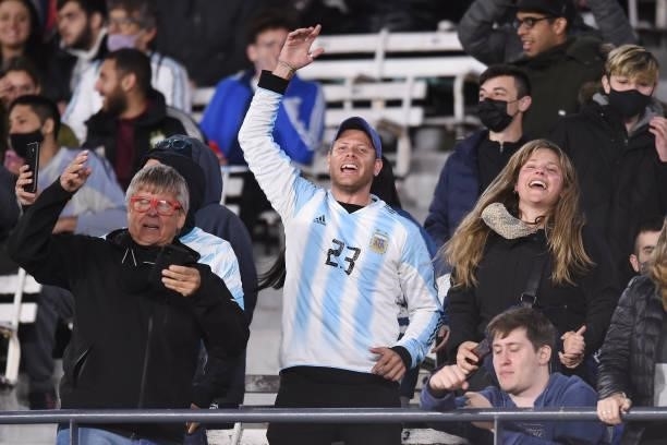 Fans of Argentina cheer for their team during a match between Argentina and Uruguay as part of South American Qualifiers for Qatar 2022 at Estadio...