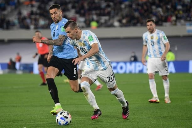 Giovani Lo Celso of Argentina fights for the ball with Matias Vecino of Uruguay during a match between Argentina and Uruguay as part of South...