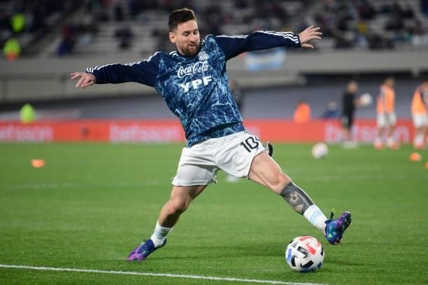 Lionel Messi of Argentina warms up prior a match between Argentina and Uruguay as part of South American Qualifiers for Qatar 2022 at Estadio...