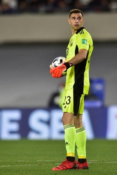 Emiliano Martinez of Argentina looks on during a match between Argentina and Uruguay as part of South American Qualifiers for Qatar 2022 at Estadio...
