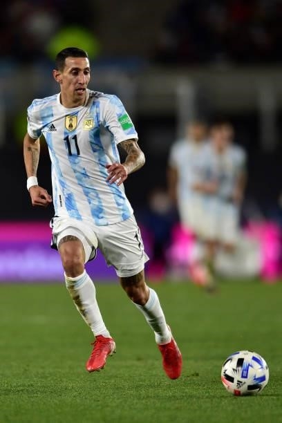 Angel Di Maria of Argentina controls the ball during a match between Argentina and Uruguay as part of South American Qualifiers for Qatar 2022 at...