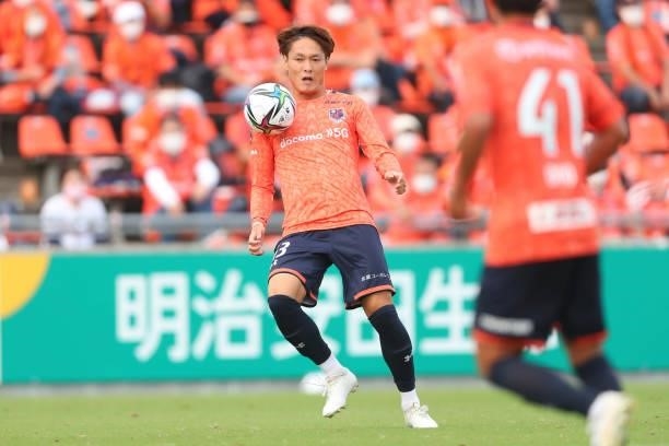 Masayuki YAMADA of Omiya Ardija in action during the J.League Meiji Yasuda J2 33rd Sec. Match between Omiya Ardija and Zweigen Kanazawa at NACK5...