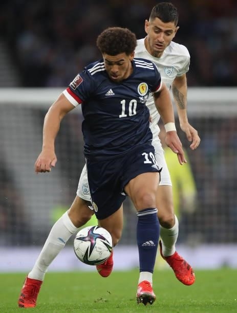 Che Adams of Scotland vies with Nir Bitton of Israel during the 2022 FIFA World Cup Qualifier match between Scotland and Israel at Hampden Park on...
