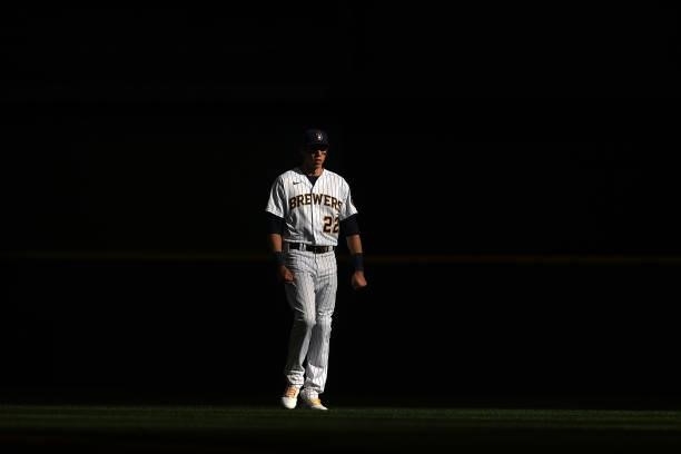 Christian Yelich of the Milwaukee Brewers participates in warmups prior to game one of the National League Division Series against the Atlanta Braves...