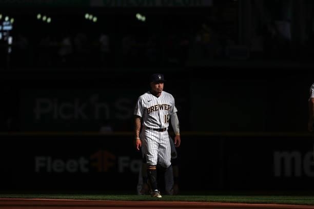 Kolten Wong of the Milwaukee Brewers participates in warmups prior to game one of the National League Division Series against the Atlanta Braves at...