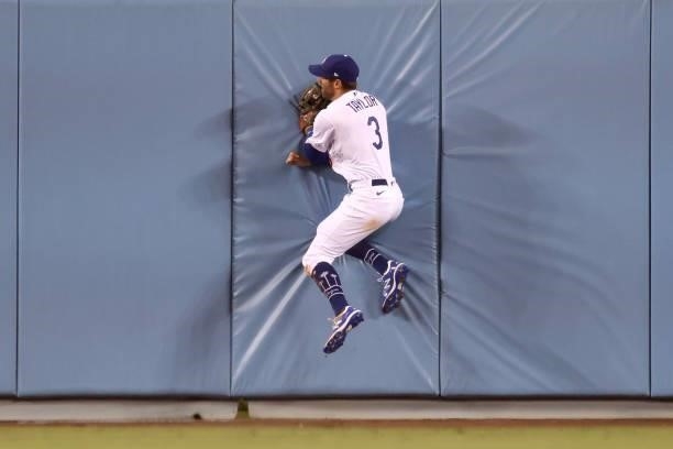 Chris Taylor of the Los Angeles Dodgers makes a catch for an out against Mike Yastrzemski of the San Francisco Giants during the sixth inning in game...