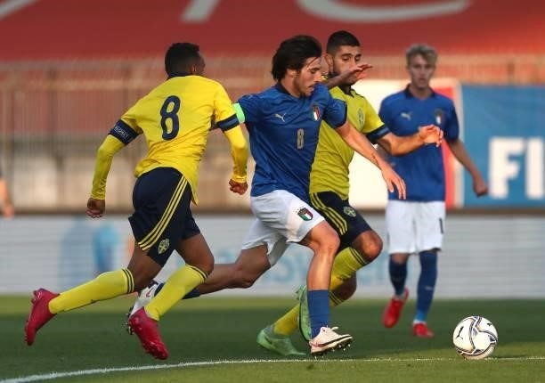 Sandro Tonali of Italy competes for the ball with Rami Hajal and Bilal Hussein of Sweden during the 2022 UEFA European Under-21 Championship...