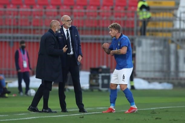 Paolo Nicolato Head coach of Italy and his assistant Mirko Gasparetto speak with Matteo Lovato of Italy during the 2022 UEFA European Under-21...