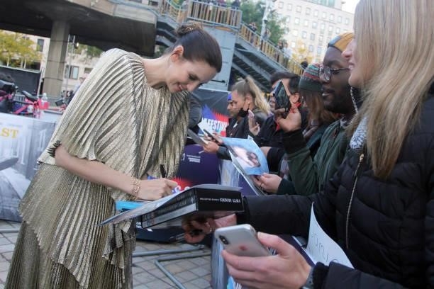 Caitriona Balfe signs an autograph at the "Belfast