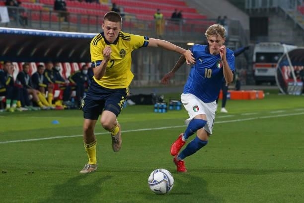 Emil Holm of Sweden and Nicolo Rovella of Italy race after the ball during the 2022 UEFA European Under-21 Championship Qualifier match between Italy...