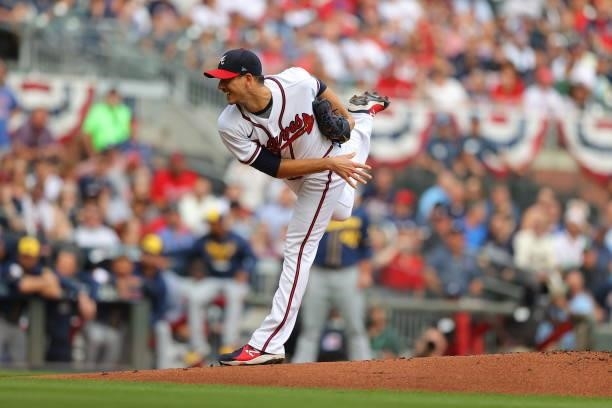 Charlie Morton of the Atlanta Braves delivers during the first inning against the Milwaukee Brewers in game 4 of the National League Division Series...