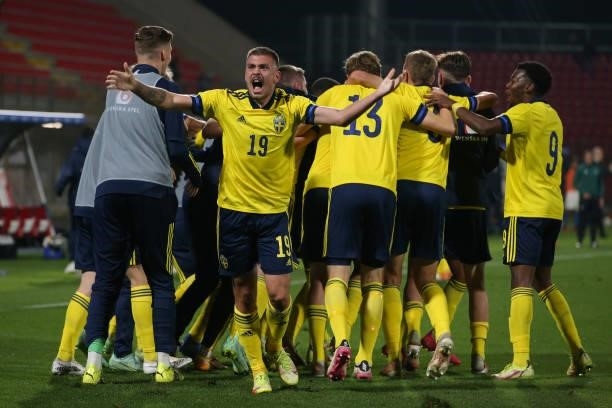 Tim Prica of Sweden celebrates with team mates after scoring a last minute goal to level the game at 1-1 during the 2022 UEFA European Under-21...