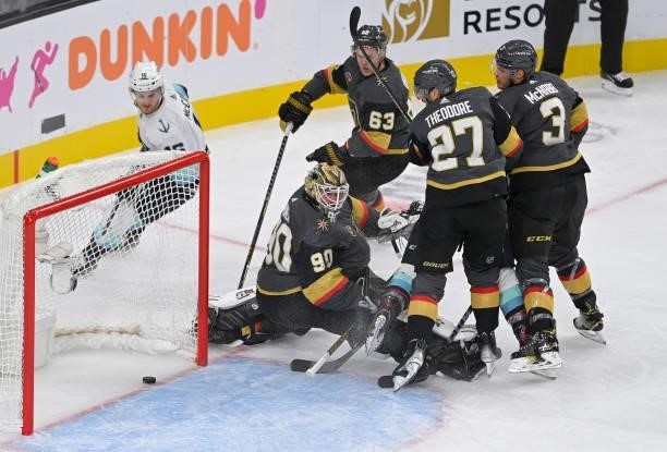Jaden Schwartz of the Seattle Kraken scores a goal against Robin Lehner of the Vegas Golden Knights during the second period at T-Mobile Arena on...