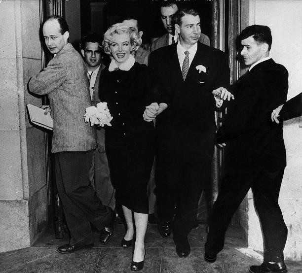 The American actress Marilyn Monroe and her husband Joe DiMaggio leaving the town hall after their wedding. San Francisco, 14th January 1954