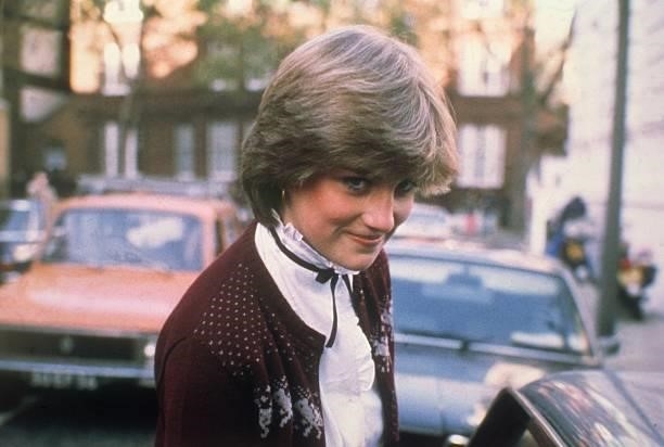 Lady Diana Spencer (1961 - 1997, fiancee to the Prince of Wales, leaving her flat at Coleherne Court in Earl's Court, London, 12th November 1980.