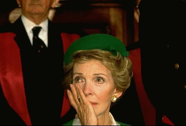 Nancy Reagan crying during presentation of her adoptive father Dr. Loyal Davis' portrait to Royal College of Surgeons.