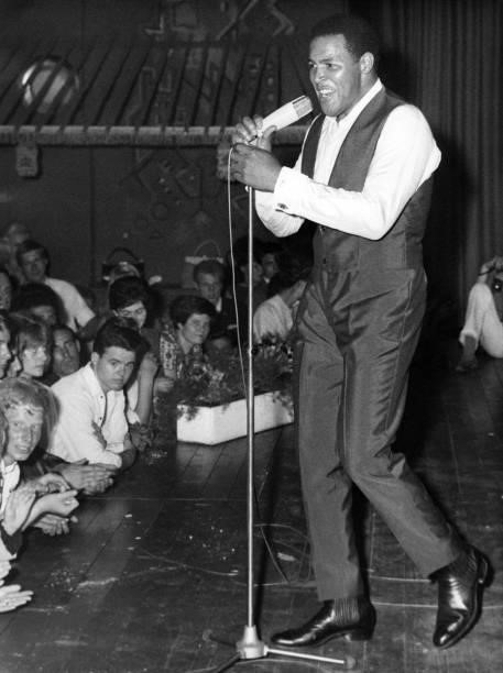 Photo of Chubby CHECKER, Chubby Checker performing on stage, full length, audience