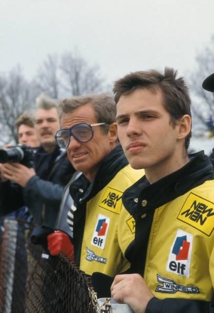 Jean-Paul Belmondo et son fils Paul au circuit du Castelet le 16 avril 1983, France.